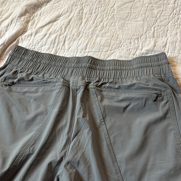 Athleta La Viva Capri Pants Light Gray size 8 - Picture 11 of 16